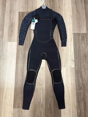 NWT Roxy Women's Black Long-Sleeve Full Wetsuit Size 4 3/2 Swell Series